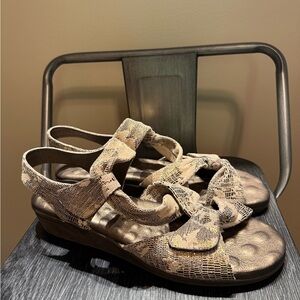 Elites by walking cradles comfort sandals Sz 11